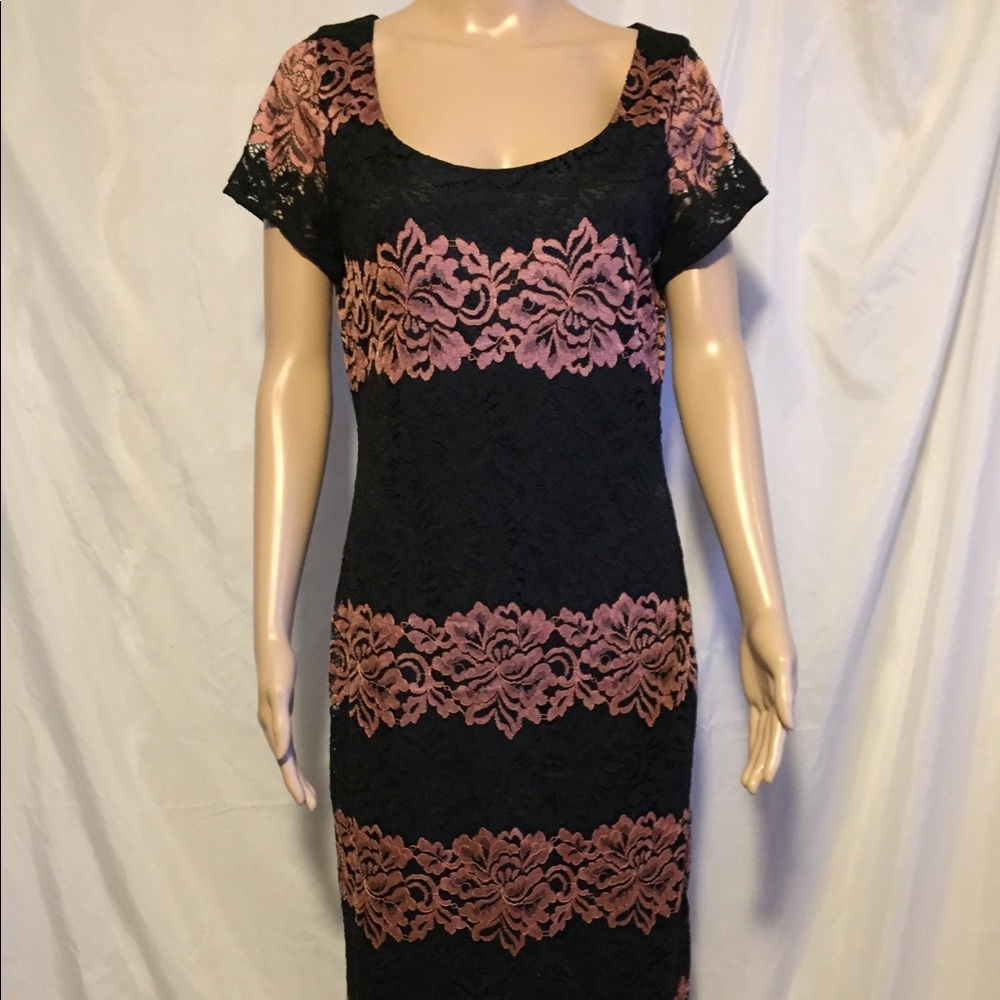 Eva Mendes 8 Black Pink Short Sleeve Lace Overlay
